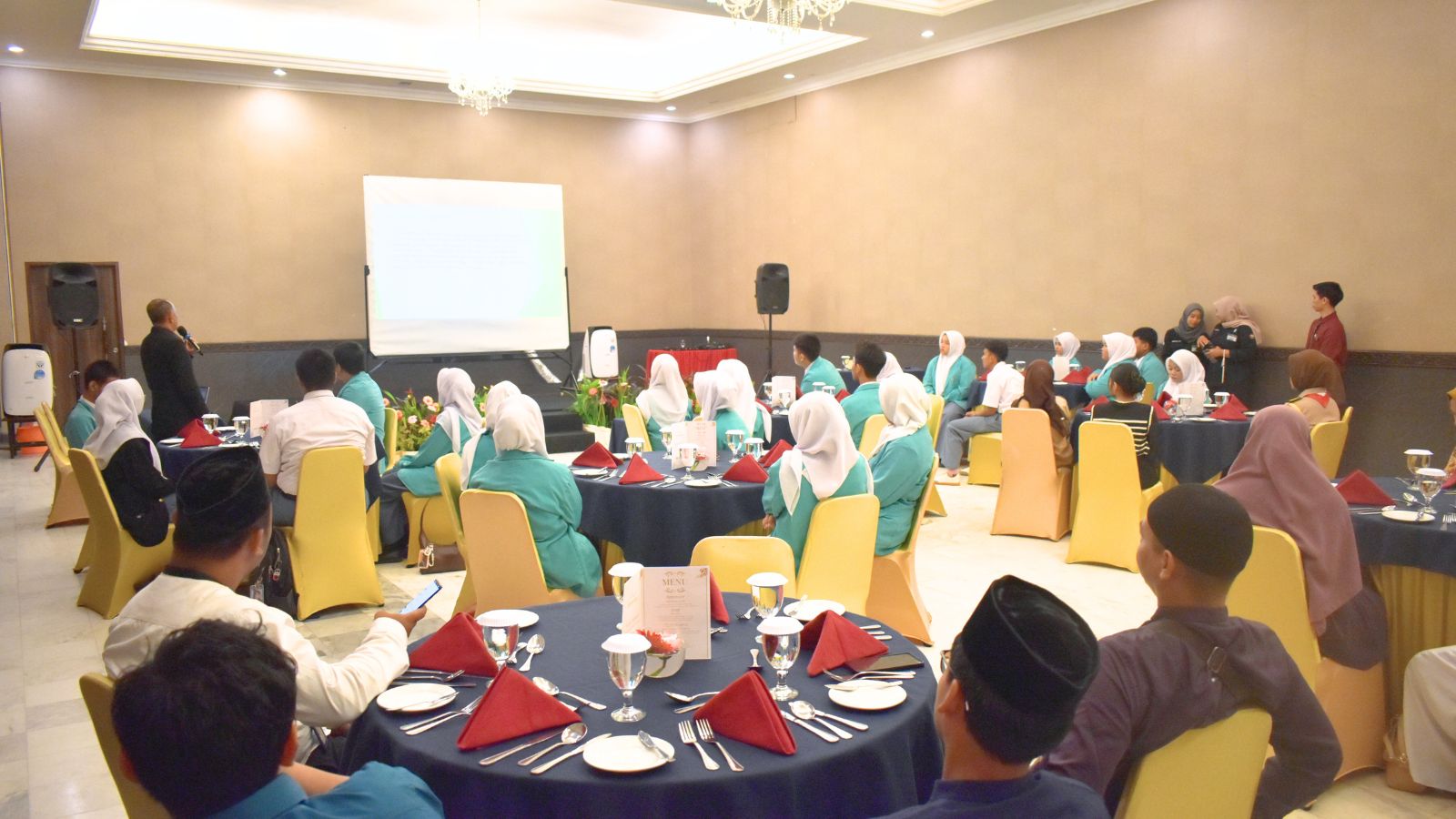 Jurusan Kuliner SMK Bhakti Insani Gelar Pelatihan Table Manner