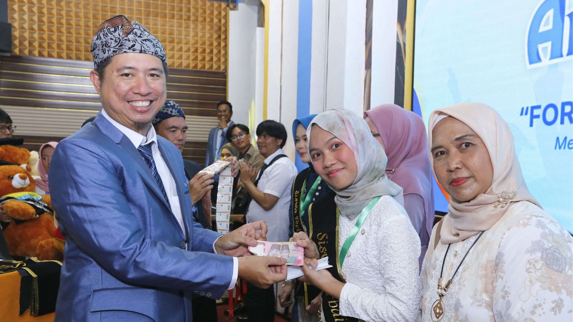 Siap Hadapi Tantangan Gen Z, SMK Kesehatan Bhakti Insani Lepas Lulusan Angkatan ke-13 dengan Spektakuler