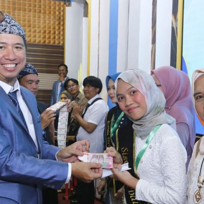 Siap Hadapi Tantangan Gen Z, SMK Kesehatan Bhakti Insani Lepas Lulusan Angkatan ke-13 dengan Spektakuler