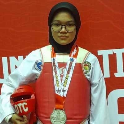 Adelia Rahma Siswi SMK Kesehatan Bhakti Insani Taklukkan Lawan di KONI CUP Series 4, Bawa Pulang Medali Perak!