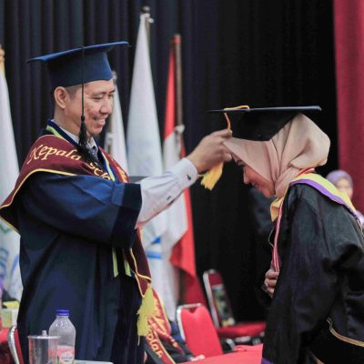 Sukses Wisuda Purnasiswa SMK Kesehatan Bhakti Insani Angkatan ke-XI, Rita Julianti Raih Gelar Lulusan Terbaik